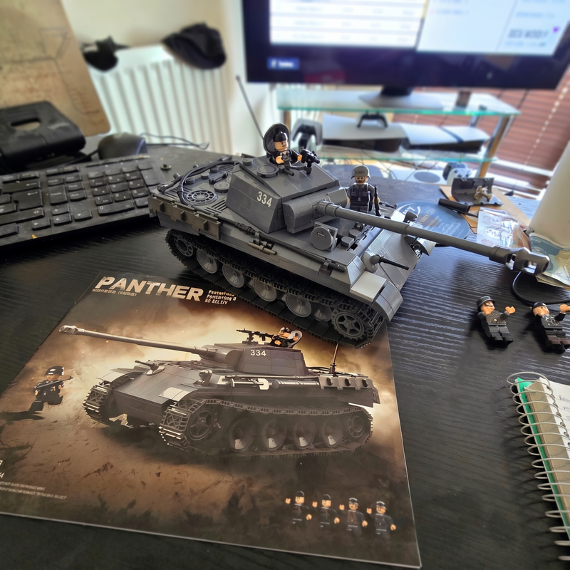 Panther Tank (Grey) | 1190 PCS